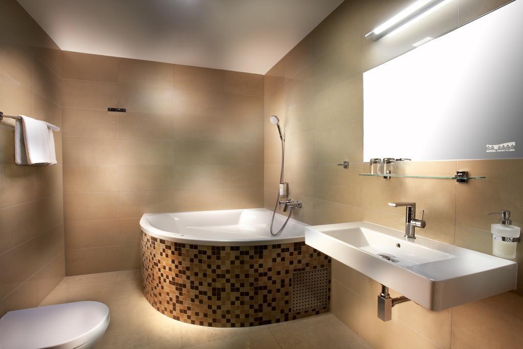 Hotel Kravi Hora Bořetice Buitenkant foto