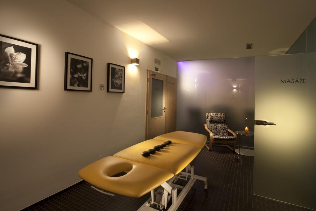 Hotel Kravi Hora Bořetice Buitenkant foto