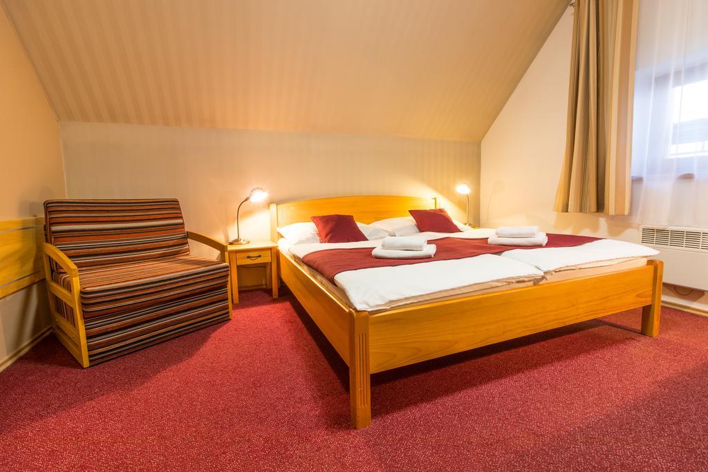 Hotel Kravi Hora Bořetice Buitenkant foto