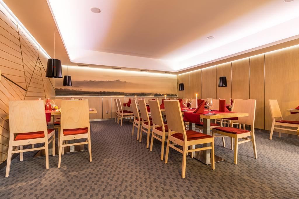 Hotel Kravi Hora Bořetice Buitenkant foto